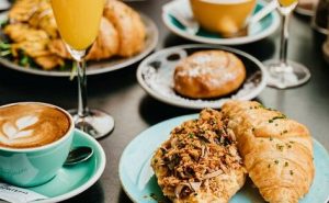 Lee más sobre el artículo Dónde desayunar en Valencia: las mejores opciones para empezar el día en la ciudad del Turia